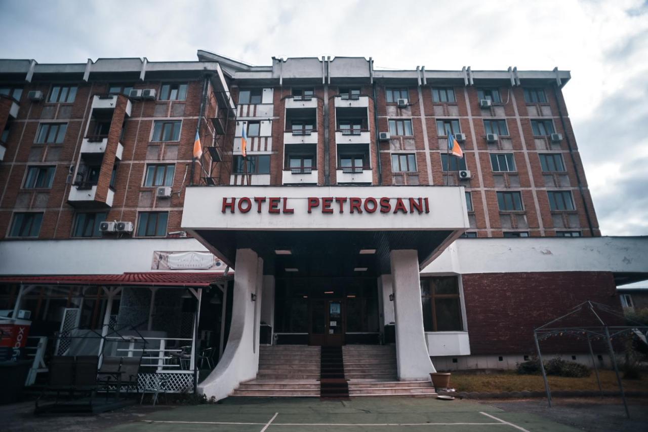 Petrosani Camere De Inchiriat - Hotel Petroshani Srl Exterior photo